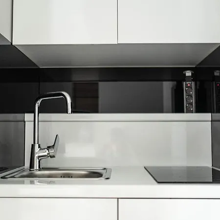아파트 Apartman Chicago
